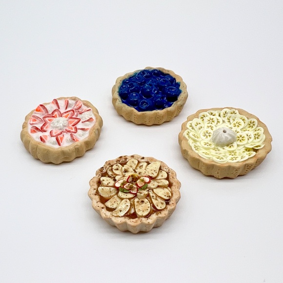 Fruit Tart Place Card Holders - Set of 4 - Apple, Banana, Blueberry, Strawberry - Picture 11 of 16